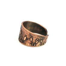 Load image into Gallery viewer, Antique Copper Ring – Rustic Copper Band with Tulip Motif, Antique Finish