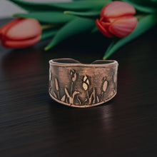Load image into Gallery viewer, Antique Copper Ring – Rustic Copper Band with Tulip Motif, Antique Finish