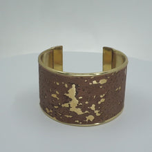 Load and play video in Gallery viewer, Portuguese Cork Channel Cuff - Cocoa, Marbled Metallic Gold
