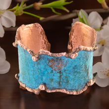 Load image into Gallery viewer, a close up of a bracelet on a table
