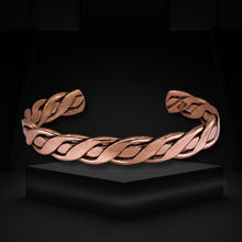 Load image into Gallery viewer, Men's Extra Large Twisted Wire Copper Bracelet - UrbanroseNYC