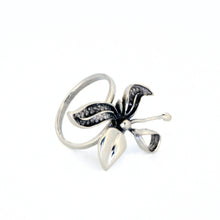Load image into Gallery viewer, Taxco Sterling Silver Floral Ring - UrbanroseNYC
