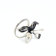 Load image into Gallery viewer, Taxco Sterling Silver Floral Ring - UrbanroseNYC