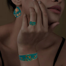 Load image into Gallery viewer, Verdigris Tulip Ring - Rustic Copper Band With Etched Tulip Motif
