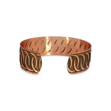 Load image into Gallery viewer, Solid Copper Cuff - Interlocking Circles - UrbanroseNYC
