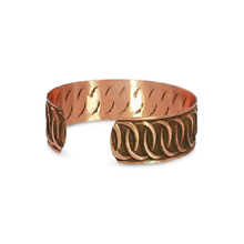 Load image into Gallery viewer, Solid Copper Cuff - Interlocking Circles - UrbanroseNYC
