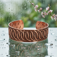 Load image into Gallery viewer, Solid Copper Cuff - Interlocking Circles - UrbanroseNYC

