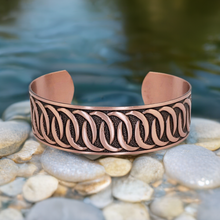 Load image into Gallery viewer, Solid Copper Cuff - Interlocking Circles - UrbanroseNYC
