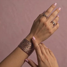 Load and play video in Gallery viewer, Solid Copper Cuff - Scroll Design
