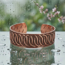 Load and play video in Gallery viewer, Solid Copper Cuff - Interlocking Circles
