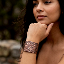 Load image into Gallery viewer, Solid Copper Cuff - Scroll Design - UrbanroseNYC
