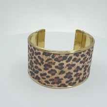 Load and play video in Gallery viewer, Portuguese Cork Channel Cuff - Cheetah Print
