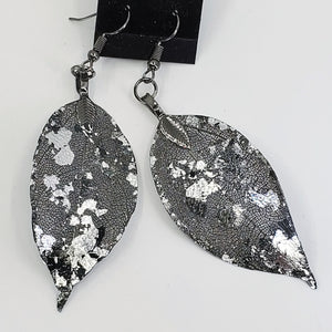 Gilded Leaf Earrings - Monochromatics UrbanroseNYC