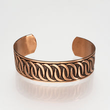 Load image into Gallery viewer, Solid Copper Cuff - Interlocking Circles - UrbanroseNYC
