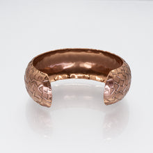 Load image into Gallery viewer, Solid Copper Cuff - Hammered Squares - UrbanroseNYC
