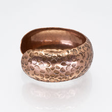 Load image into Gallery viewer, Solid Copper Cuff - Hammered Circles - UrbanroseNYC
