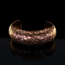 Load image into Gallery viewer, Solid Copper Cuff - Hammered Squares - UrbanroseNYC
