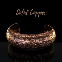 Load image into Gallery viewer, Solid Copper Cuff - Hammered Squares - UrbanroseNYC
