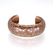 Load image into Gallery viewer, Solid Copper Cuff - Hammered Squares - UrbanroseNYC
