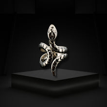 Load image into Gallery viewer, Taxco Sterling Silver Snake Ring - UrbanroseNYC
