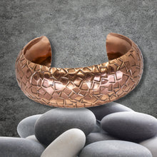 Load image into Gallery viewer, Solid Copper Cuff - Hammered Squares - UrbanroseNYC
