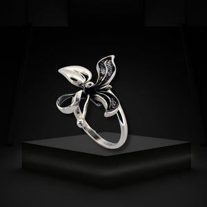 Taxco Sterling Silver Floral Ring - UrbanroseNYC