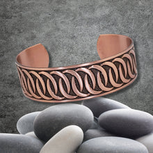 Load image into Gallery viewer, Solid Copper Cuff - Interlocking Circles - UrbanroseNYC
